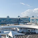 Sueno Deluxe Hotel