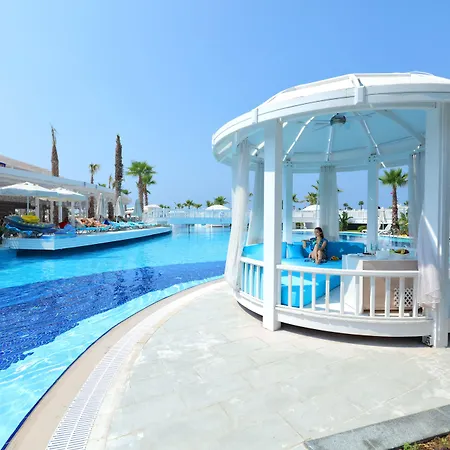 Sueno Deluxe Hotel