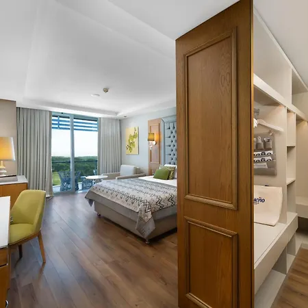 Sueno Deluxe Hotel